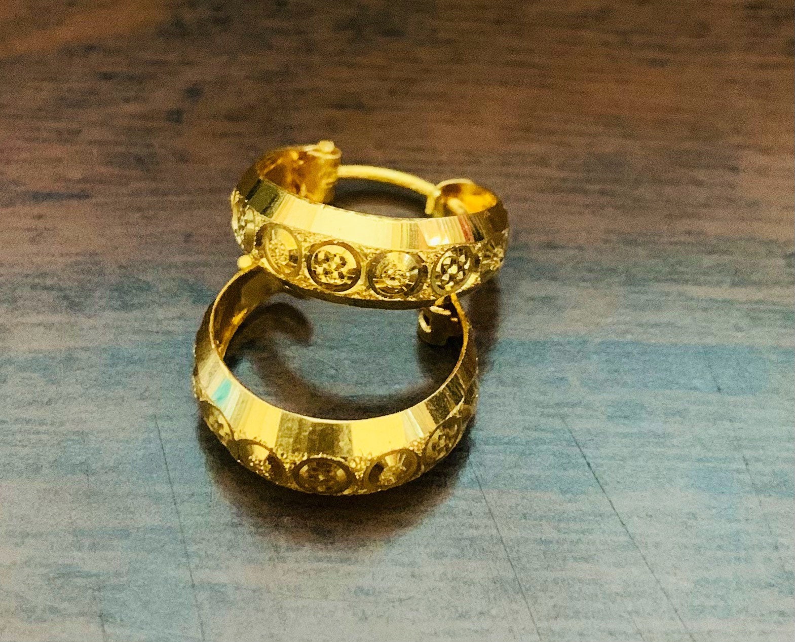 22k Gold Hoopsbeautifully Carved Gold Earringsolid Gold Etsy