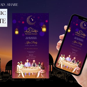 Op de afbeelding: Een paarse en gouden Ramadan-uitnodigingstemplate met een halve maan en sterren. De uitnodiging bevat een cartoonillustratie van mensen die rond een tafel zijn verzameld voor een Iftar-feest. De tekst luidt "Ramadan Kareem" en "Iftar Party".