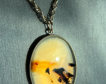 Pendentif en agate mousse sur un collier de 18 pouces !  vintage, d'une très ancienne collection !