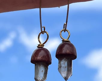 Des cristaux de quartz clairs naturels transformés en boucles d'oreilles !  vintage, d'une très ancienne collection !