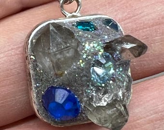 Pendentif vintage en quartz clair et cristaux Swarovski, chaîne en argent sterling