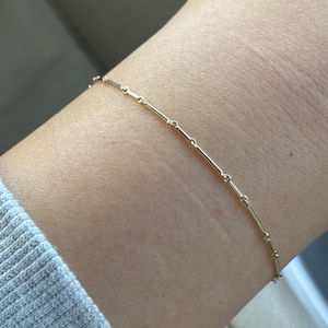 Sierlijke massief gouden staaf schakelstation armband – 14K dunne unieke schakelarmband, minimalistische gouden armband, fijne stapelbare alledaagse sieraden