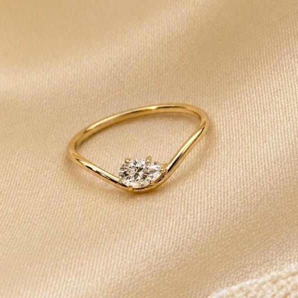 Birnenform Diamant gewellter Ring, Zierliche stapelbare Goldring, Tear Drop Diamant Pinky Ring, Minimal Solid Gold Band, 14K 10K Geschenk für sie