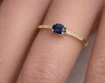 Anillo apilable de zafiro y diamante genuinos / Oro macizo de 14 quilates / Anillo minimalista con piedra preciosa azul / Piedra natal de septiembre