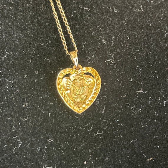 Vintage Mary Heart Necklace 18"; 14 karat gold ne… - image 2