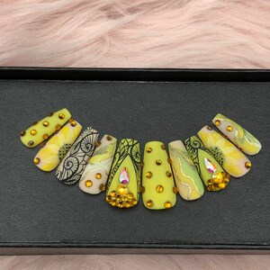 Yellow Loves press on nails - B149