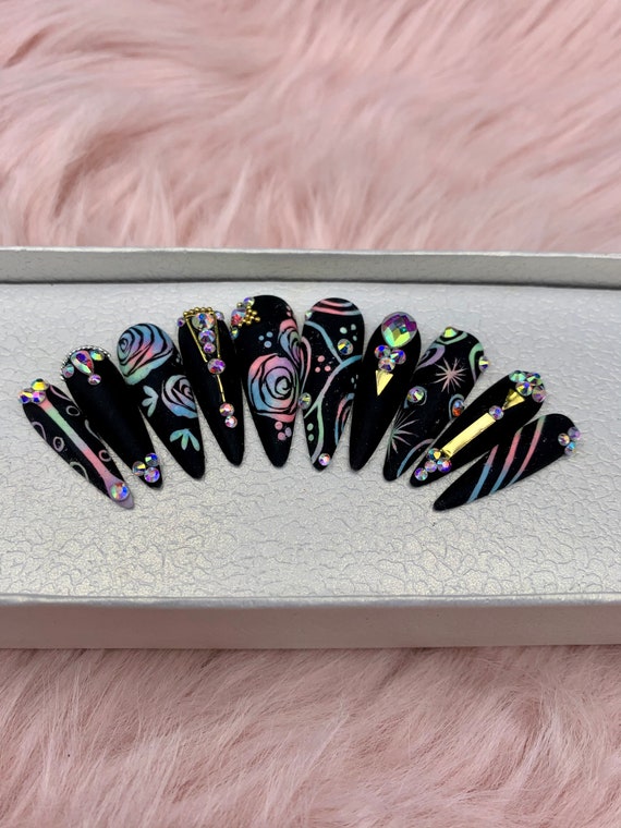 glow luxury nails