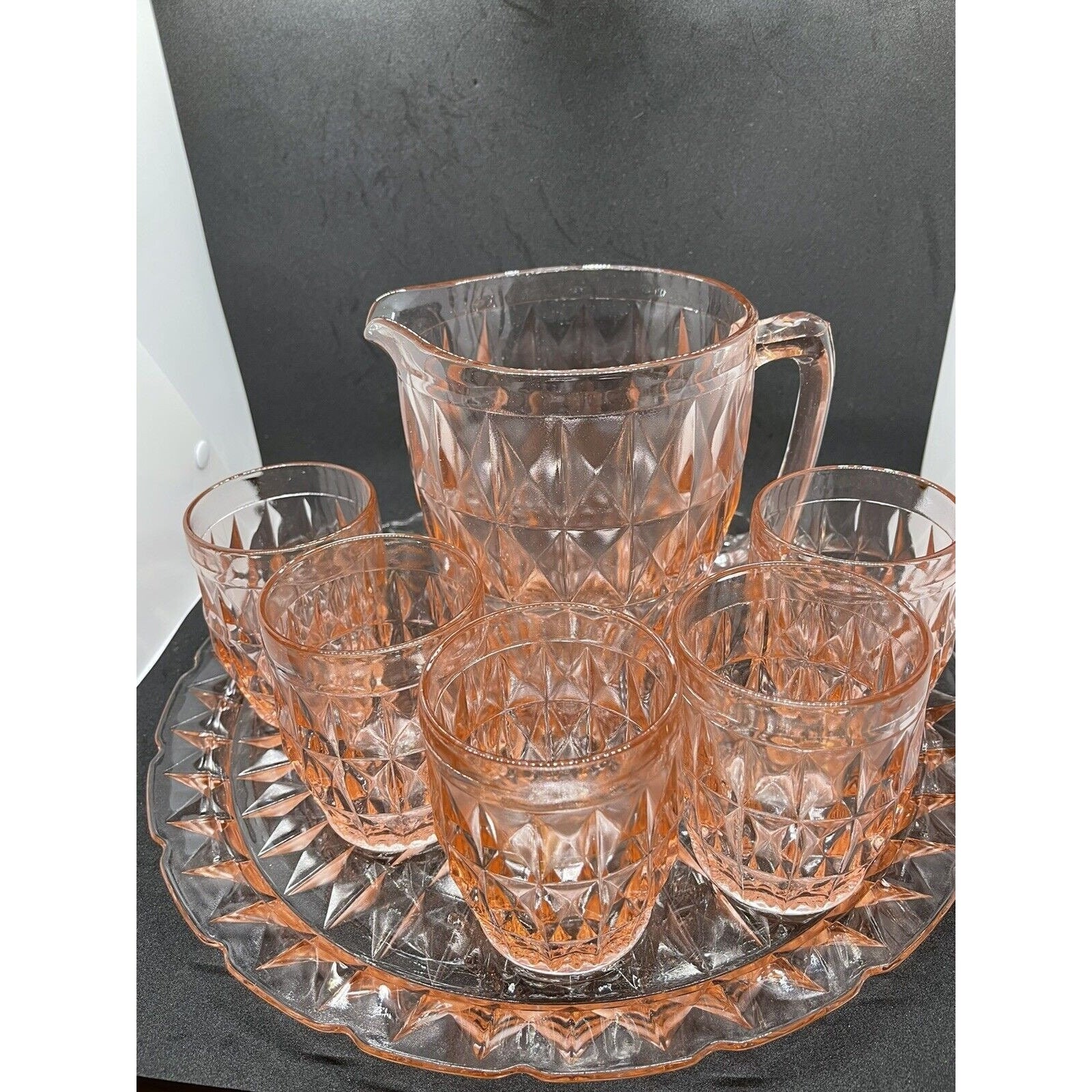 アメリカンヴィンテージ　ピンク彫り模様ユニークシェイプワイングラス５つ　Footed Stemmed Tall Sherbert / Small Wine Pink Depression Clear Etched Leaves Pink Depression Wine Glasses Ribbed Sides Set of 4 Beautiful - Etsy