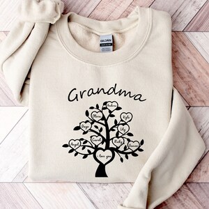 Personalized Grandma Sweatshirt, Custom Mothers Day Gift, Gift for Grandmother, Nana Sweatshirt, Grammy Sweatshirt, Tia Sweatshirt, Mama