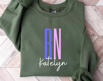 Sudadera personalizada de enfermera registrada con nombre, Sudadera con capucha personalizada de RN, Traje de vida de enfermera, Ropa de agradecimiento a la enfermera, Lindo nuevo regalo de enfermera