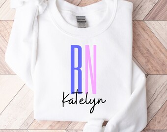 Sudadera de enfermera registrada personalizada con nombre, sudadera con capucha RN personalizada, traje de vida de enfermera, ropa de agradecimiento a la enfermera, lindo nuevo regalo de enfermera