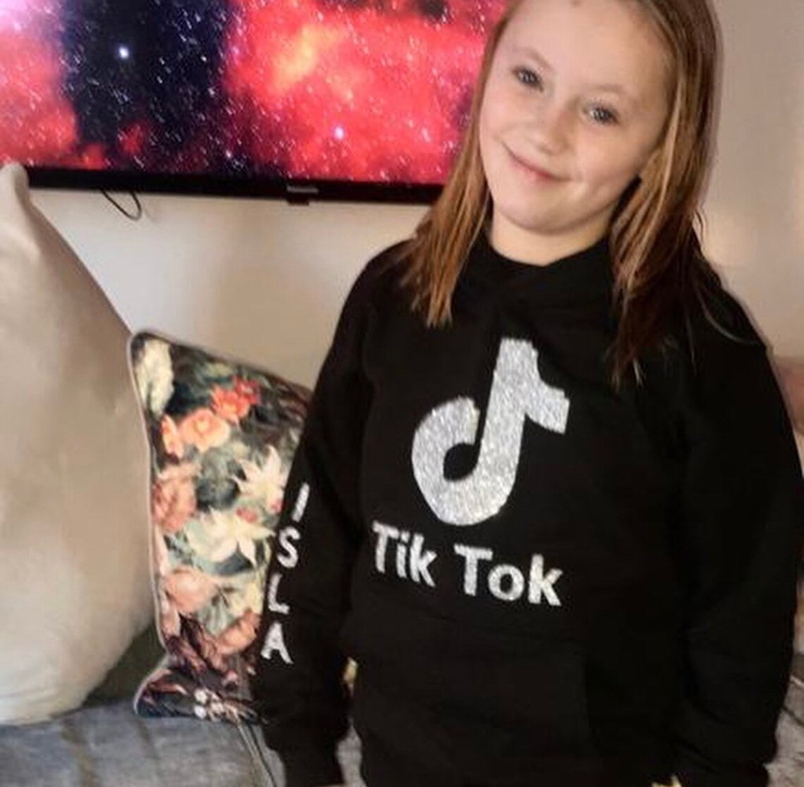 Girls tiktok jumper Clearance