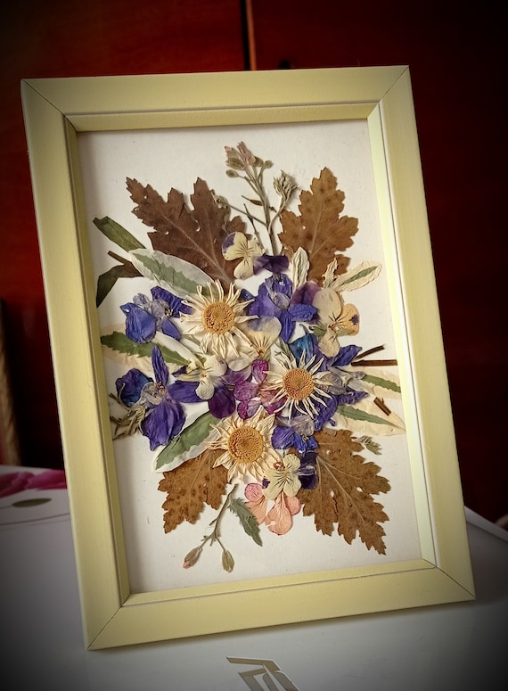 Pressed Flower Art - how to press flowers - Crafts by Amanda