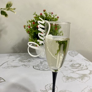 Exquisitas tarjetas de lugar de acrílico blanco Nombres de mesas de acrílico para boda Pegatinas de gafas Nombres de mesa personalizados para bodas Nombres de invitados blancos