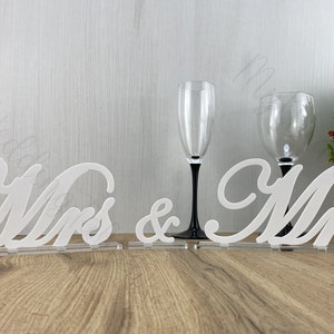 Tierno blanco Mrs&Mrs signo de centro de mesa de boda Mrs and Mrs letras independientes Mrs sign letras para la decoración de la mesa de boda MRS sign blanco