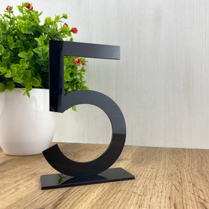 Numeri da tavolo neri per tavolo nuziale, affascinanti numeri da tavolo neri con supporti, numeri neri moderni per un matrimonio elegante, numero nero