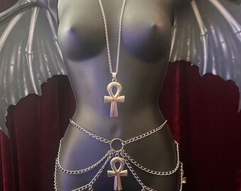 The Glamour Bat Goddess Ankh plateado brillante y cinturón de cadena con colgante y aretes