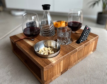 Houten Couch Butler - Wijnbar, Sofa Tray, Couch Tray, Couch Bar, Wijnhouder, Dienblad, Salontafel, Bruiloft Cadeau Organisator