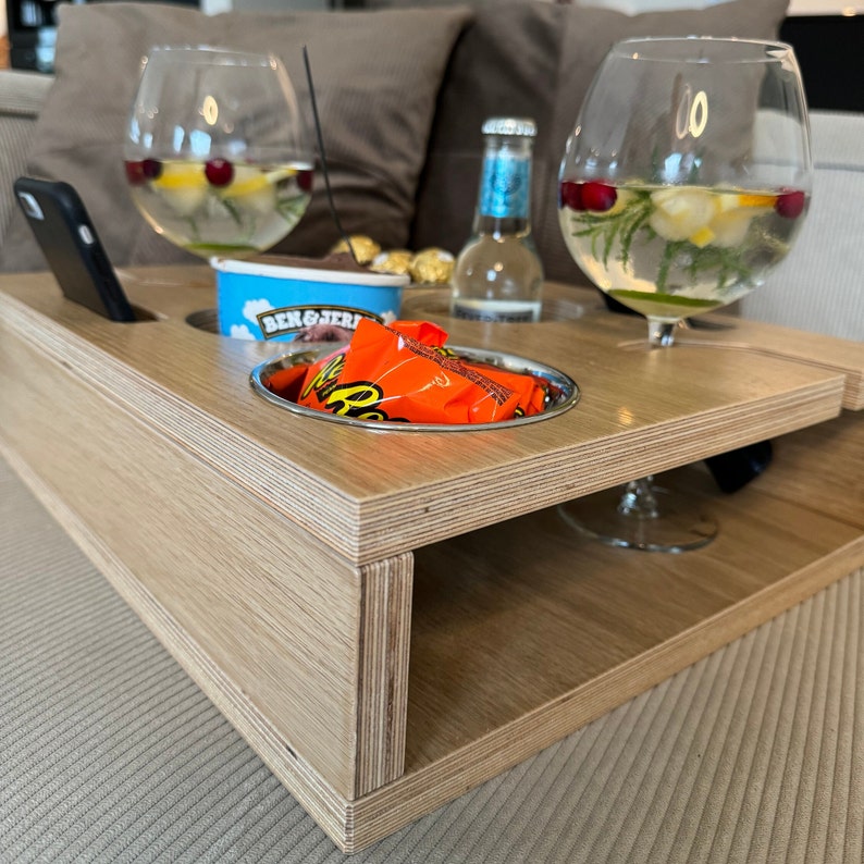 personalisierter Couch Butler Weinbar, Männergeschenk, Couch Tablett, Couch Bar, Weinhalter, Couchtisch, Hochzeitsgeschenk Couch Organizer Multiplex Eiche