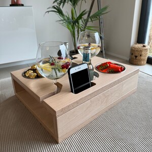 personalisierter Couch Butler Weinbar, Männergeschenk, Couch Tablett, Couch Bar, Weinhalter, Couchtisch, Hochzeitsgeschenk Couch Organizer Bild 7