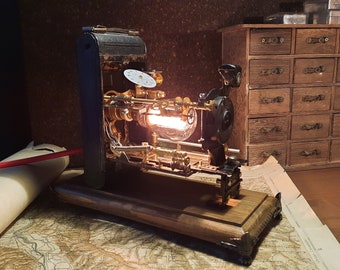 Victorian steampunk style table lamp - Vintage lamp from a camera