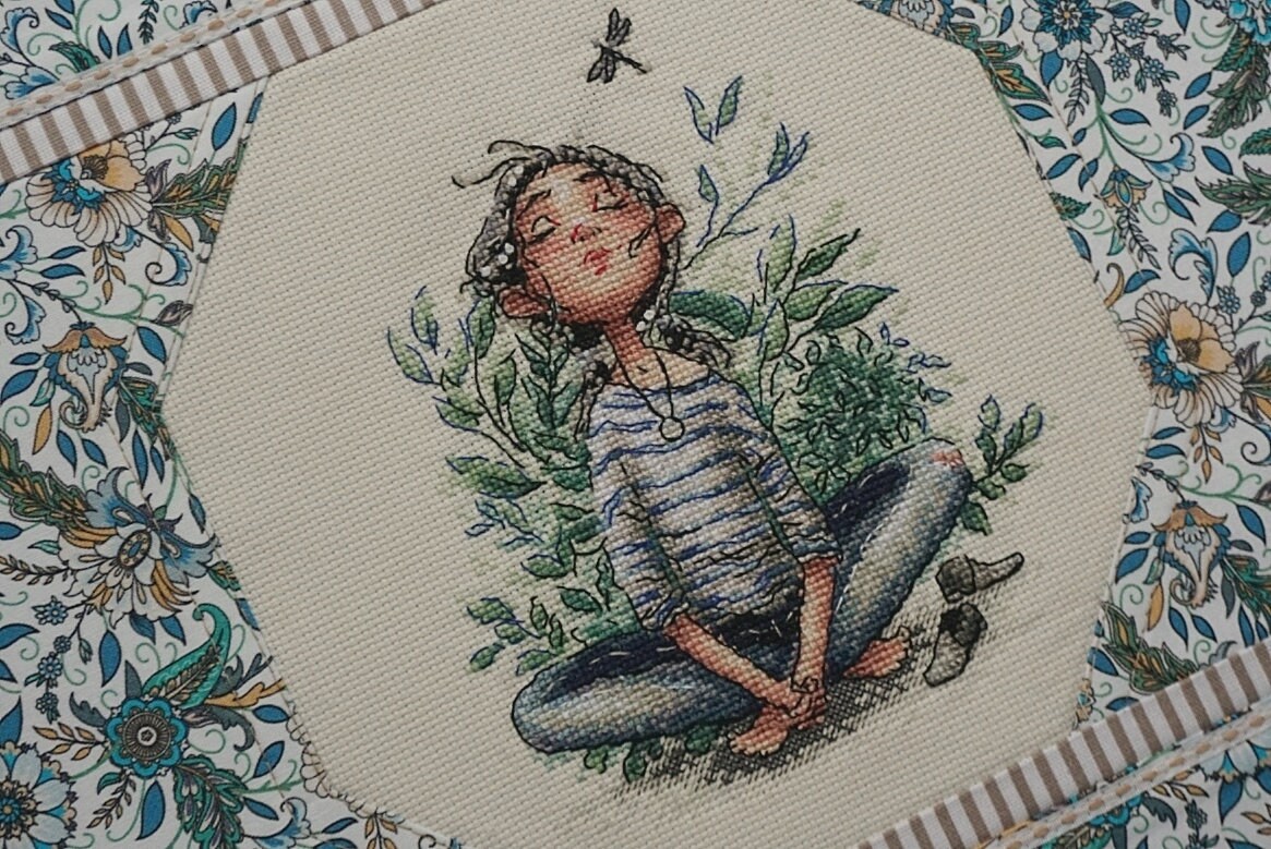 瞑想する少女のクロスステッチパターン：呼吸、ハグ刺繍（デジタル