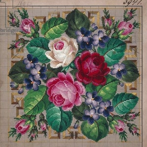 Peut inclure: Un motif de point de croix vintage représentant un bouquet de roses roses, blanches et rouges avec des violettes violettes et des feuilles vertes. Le motif est sur un fond quadrillé avec les numéros 168 et 3941.