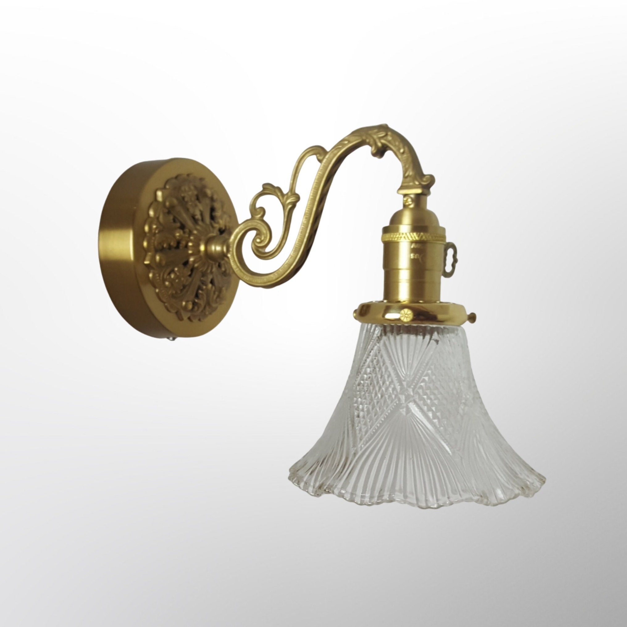 Decorative Brass Traditional Victorian Style Wall Sconce Light