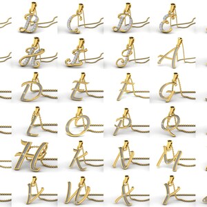 Pode incluir: Um conjunto de 26 pingentes banhados a ouro, cada um com uma letra diferente do alfabeto, adornados com diamantes brilhantes. Os pingentes s&atilde;o exibidos em correntes delicadas.