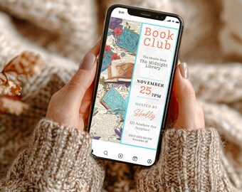 Könnte beinhalten: Ein Smartphone zeigt eine Einladung zum "Book Club". Die Einladung zeigt ein Blumen- und Buchdesign mit dem Text "The Midnight Library", Datum, Uhrzeit und Namen des Gastgebers. Das Telefon wird von einer Person gehalten, die einen beigen Pullover trägt.