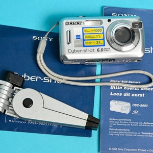 MINT Sony DSC-S600 Digicam w/ Carl Zeiss lens & 4GB Memory Stick Pro Duo / 6 Mp CCD Sensor / Vintage Digital Compact Camera Cybershot S600 image 8