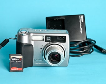 KODAK EasyShare DX7440 Digicam with excellent Schneider Kreuznach lens / 4 Megapixels CCD Sensor / Vintage Digital Compact Camera