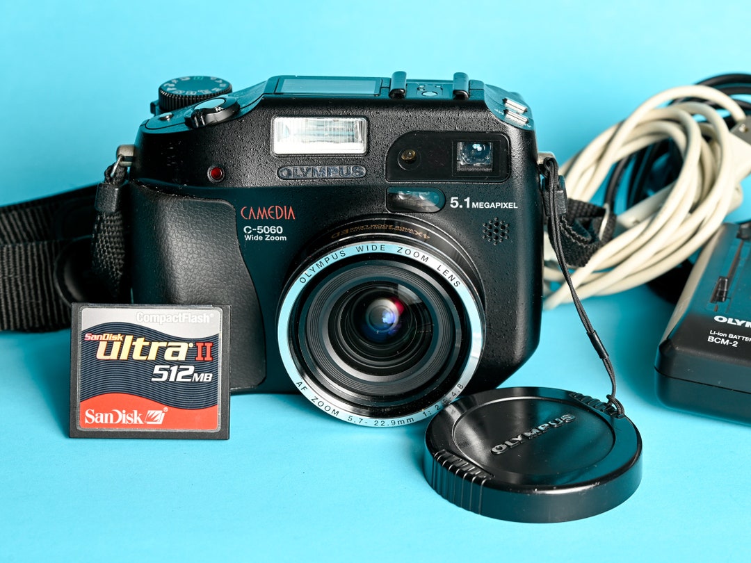 Legendary Olympus Camedia C5060 High End Digicam 5.1 Megapixels CCD