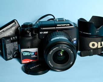 RARE Olympus E-300 Kodak CCD Sensor camera + Zuiko 14-45mm lens / 8 megapixels / EVOLT E300 / Great colours and character