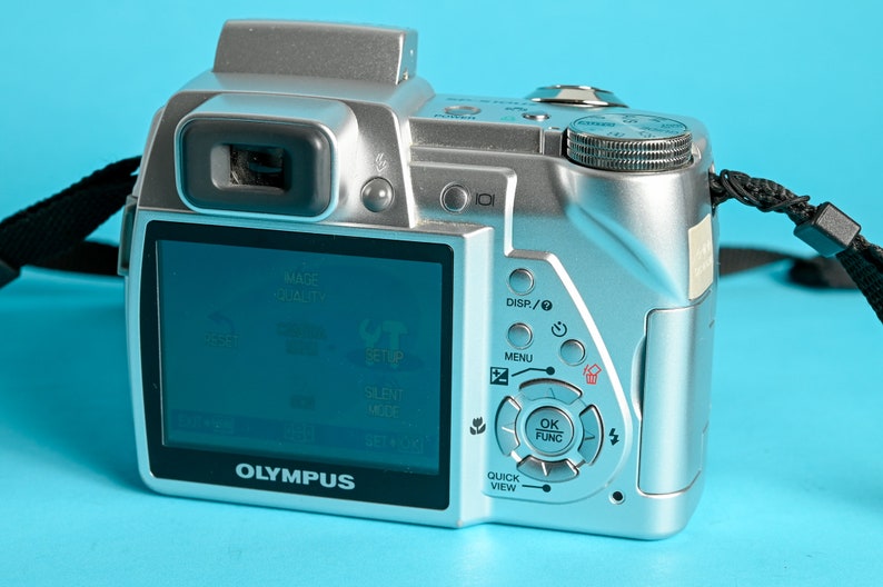 Olympus SP-510UZ Digicam with 7.1 Megapixels CCD sensor, 10x ultrazoom lens and xD memory card included / Vintage Bridge Digicam SP 510 uz image 7