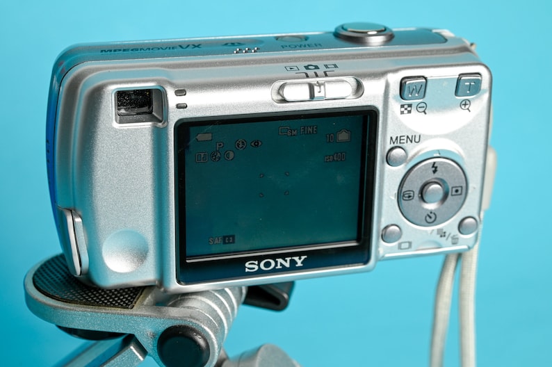 MINT Sony DSC-S600 Digicam w/ Carl Zeiss lens & 4GB Memory Stick Pro Duo / 6 Mp CCD Sensor / Vintage Digital Compact Camera Cybershot S600 image 5