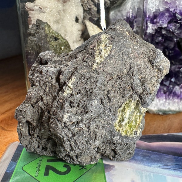 130g peridot / olivine / olivine cluster / bomb from Lanzarote on volcanic stone / volcano stone / magmatic / crystal / crystal lava stone