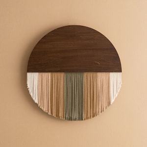 マクラメ サークル デコレーション、木製壁飾り、素朴なマクラメ、大きな壁掛け、ご自宅へのギフト、丸いマクラメ アート、ご自宅へのギフト V07