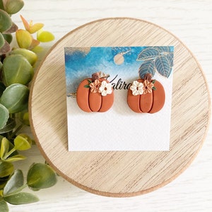 Floral pumpkin stud | Handmade