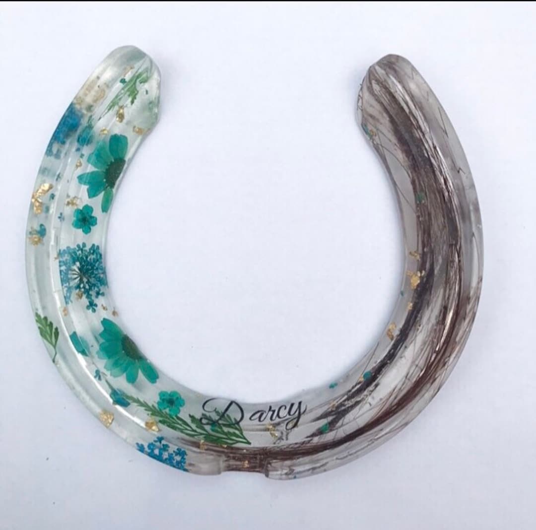 An Epoxy Resin Horseshoe Made Using Flowers, Pet Hair and More. Perfect