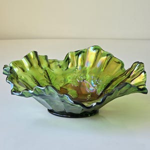 Vintage Green Carnival Glass Ruffled Bowl – Blackberry Pattern