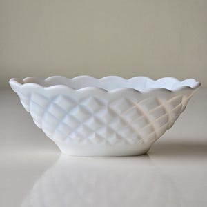 Vintage Anchor Hocking Milk Glass Bowl – Scalloped Edge Diamond Pattern – Mid-Century Decorative Serving Bowl