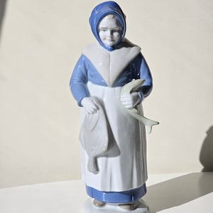 Vintage GDR Wagner & Apel  Porcelain Fisherman&#39;s Wife Figurine | Made in East Germany |