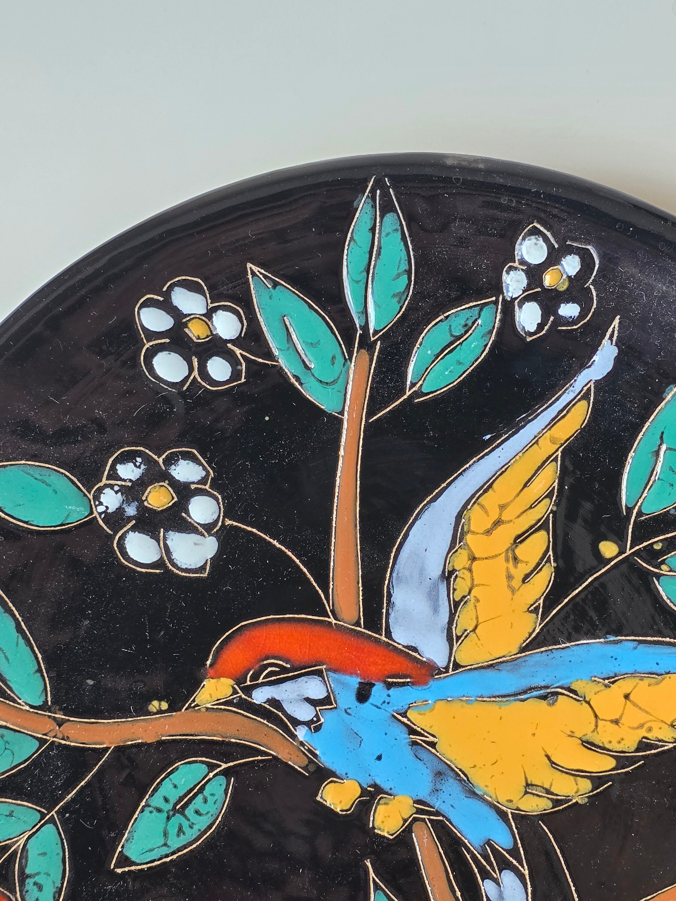 アルザス　手描き 鳥と花柄 陶器プレート 壁掛け アルザス 手描き 鳥と花柄 陶器プレート 壁掛け カラフルな鳥と花の