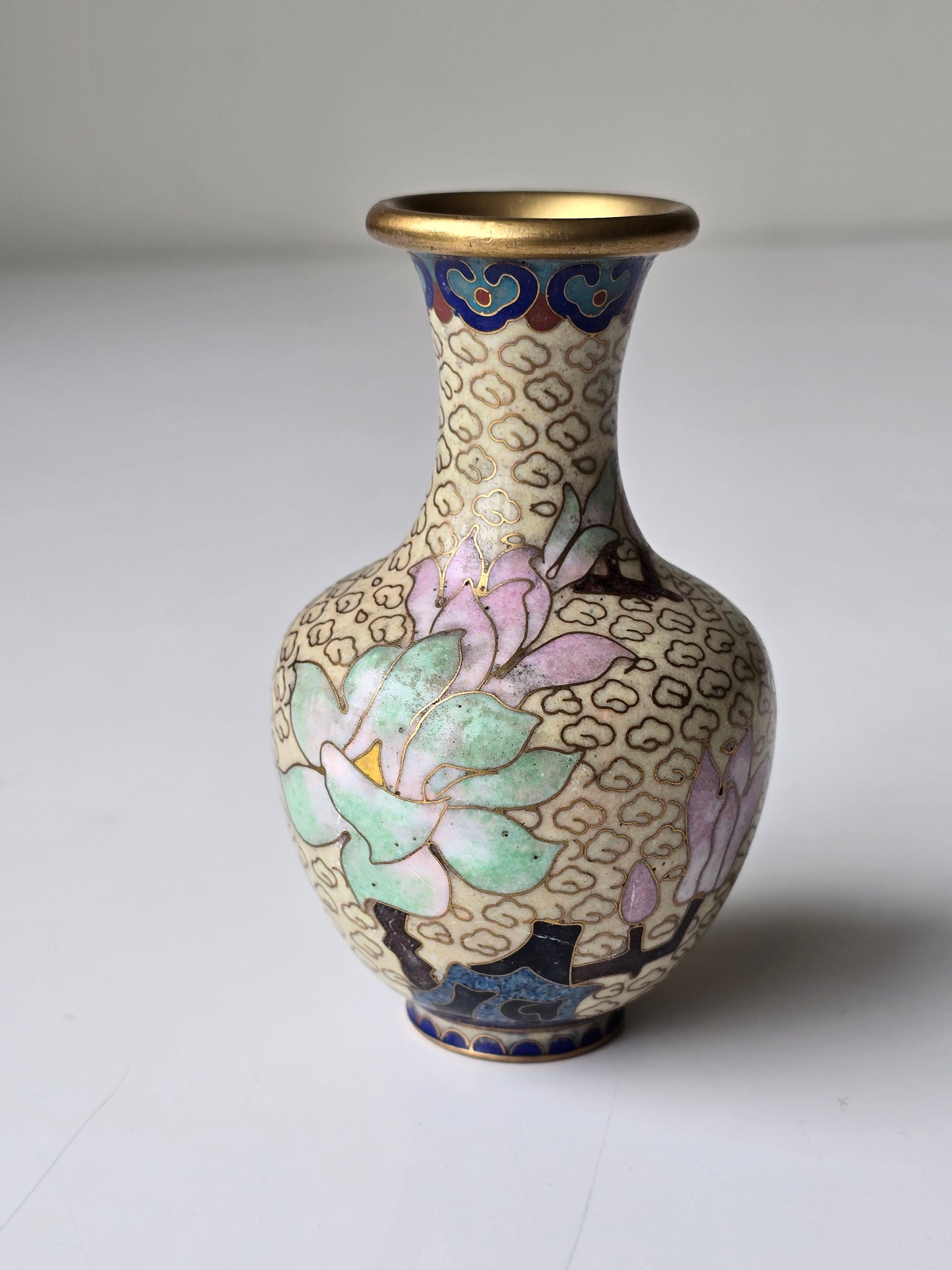 ヴィンテージ七宝焼蓮の花モチーフ小花瓶 - Etsy 日本