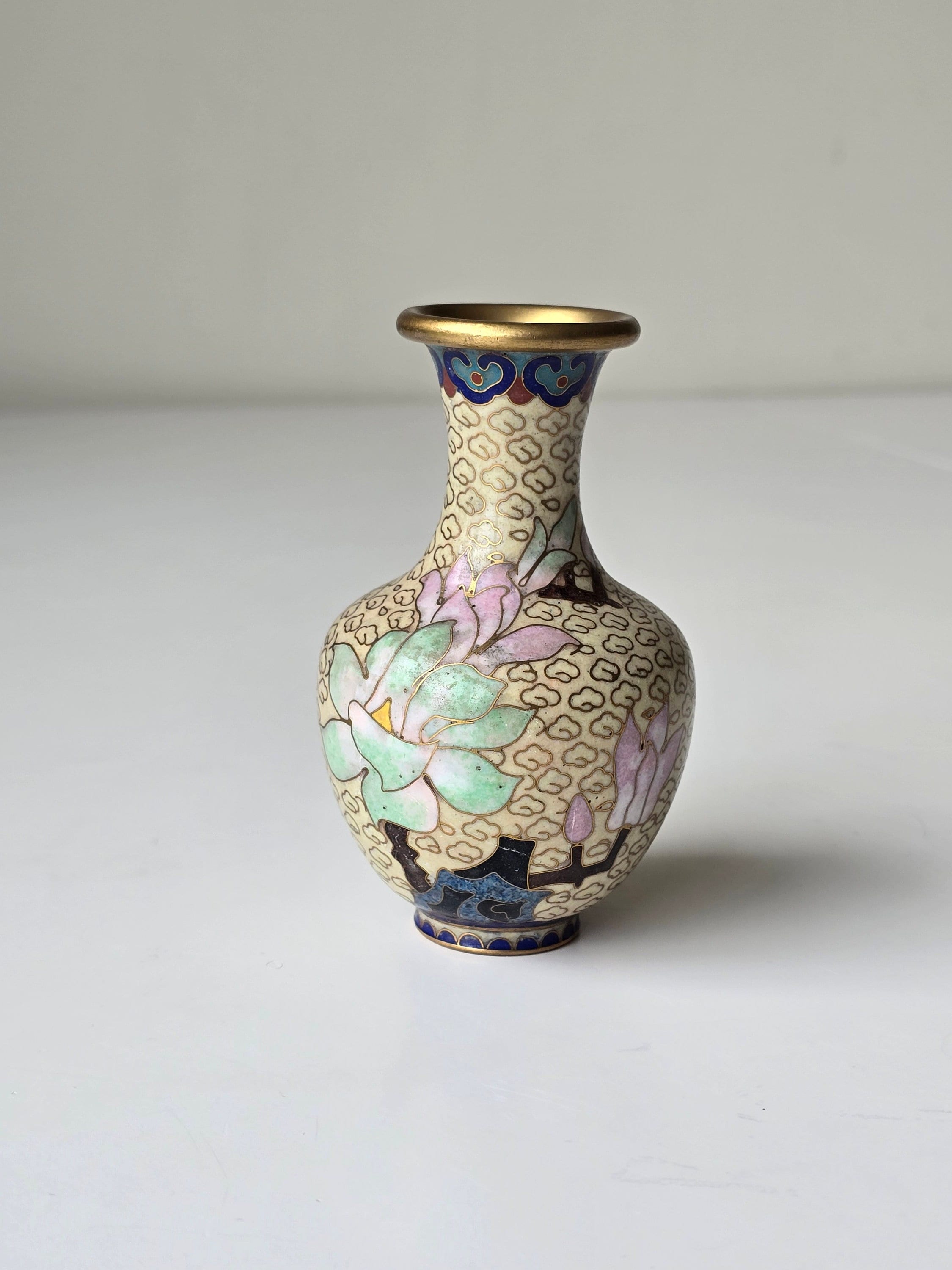 ヴィンテージ七宝焼蓮の花モチーフ小花瓶 - Etsy 日本