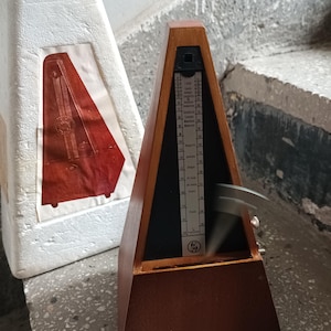 New old ,mind,Vintage metronome GDR, DDR metronome, Wooden mechanical wind-up metronome, chime Musician tool , Metronome GDR,gift idea