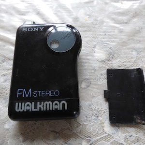 Vintage SONY WALKMAN SRF-26fm radio stereo walkman  work rare  Walkman Jogging Radio Black