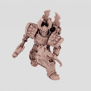 Puede incluir: Una figura miniatura de color marrón claro de un guerrero con armadura pesada, que presenta un casco con cuernos, hombreras decoradas con múltiples calaveras y un hacha grande en una mano. La figura tiene una postura dinámica y detallada.
