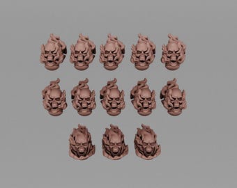Può includere: Una collezione di tredici teschi in miniatura identici in resina marrone, ognuno raffigurato con la bocca aperta e circondato da strutture stilizzate a forma di fiamme vorticose che si innalzano dal cranio, disposti su tre file.